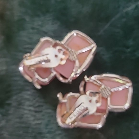 Lisner double rectangle pink moonglow Lucite clip-on earrings circa 1950's - Picture 3 of 4